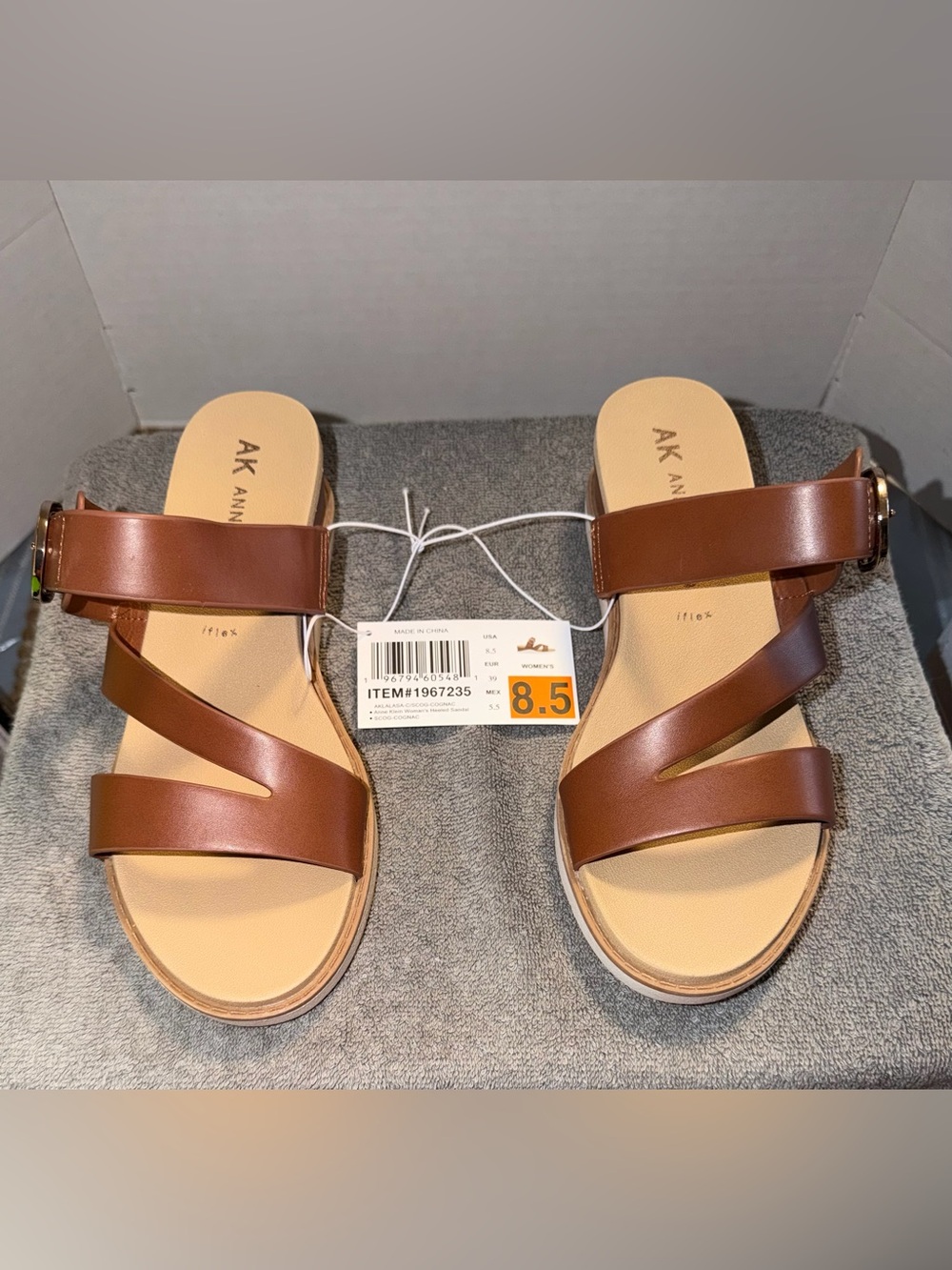 NWT Man-Made Size 8.5 Anne Klein Heeled Sandal
